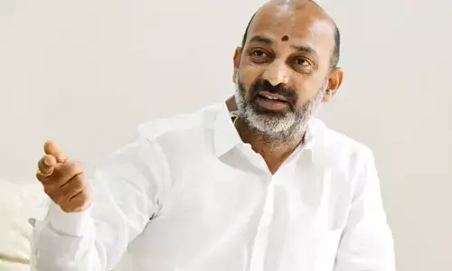 Telangana budget 2023 : బడ్జెట్‌పై కేసీఆర్‌ స్టైళ్లో స్పందించిన బండి సంజయ్