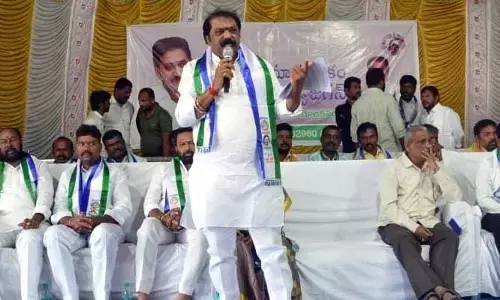 చంద్రబాబుకు పవన్ ఓడిపోవాలనుంది: Mininister Jayaram