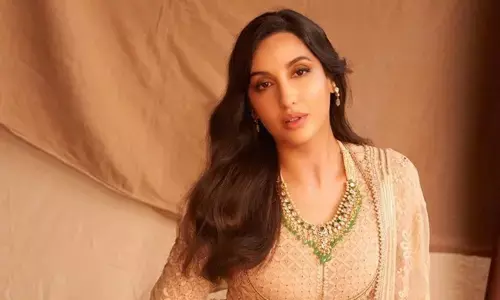 బీచ్ ఒడ్డున హీట్ ఎక్కిస్తోన్న Nora Fatehi..