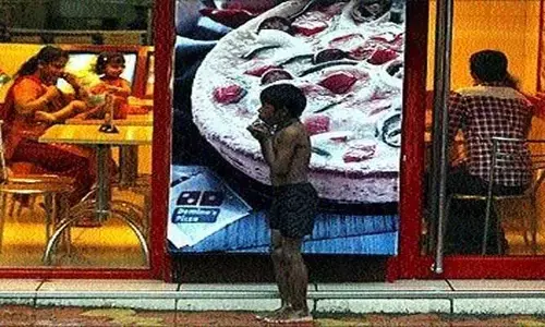 80 కోట్లమంది ఉచితాలపై చూపు... ఇదేం ప్రగతి?