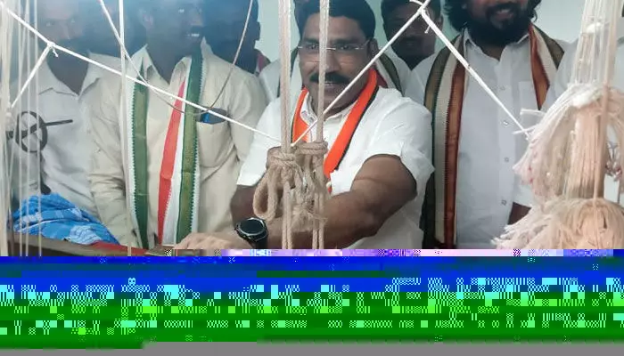 అలంపూర్లో అవినీతి రాజ్యమేలుతోంది అలంపూర్లో అవినీతి రాజ్యమేలుతోంది