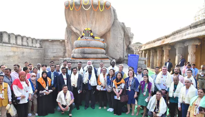 లేపాక్షి ఆలయాన్ని సందర్శించిన జీ20 దేశాల ప్రతినిధులు
