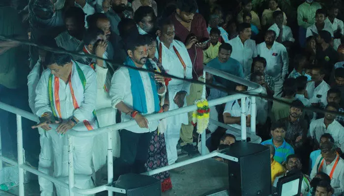 సీఎం కేసీఆర్పై TPCC చీఫ్ రేవంత్ రెడ్డి ఫైర్ సీఎం కేసీఆర్పై TPCC చీఫ్ రేవంత్ రెడ్డి ఫైర్