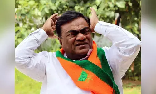 నువ్వెంత, నీ బతుకెంతా.. బీజేపీ కార్యకర్తపై బాబుమోహన్ బూతుపురాణం
