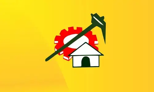 బ్రేకింగ్: ఏలూరులో టీడీపీకి భారీ ఎదురు దెబ్బ.. వైసీపీలో చేరిన కీలక నేత!