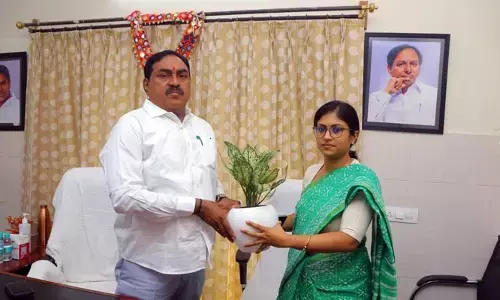 Hanumakonda District Collector :మంత్రి ఎర్రబెల్లిని కలిసిన కొత్త కలెక్టర్ సిక్తా పట్నాయక్