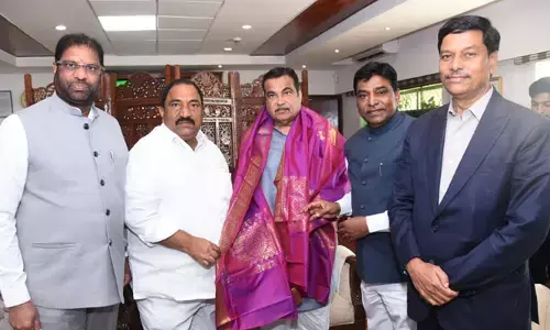 కేంద్ర మంత్రి నితిన్ గడ్కరీని కలిసిన సండ్ర