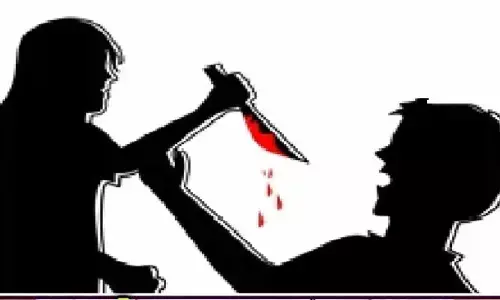 దూరం పెట్టిన ప్రియుడు... యాసిడ్ పోసి ప్రతీకారం తీర్చుకున్న ప్రియురాలు