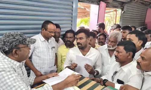 రిజిస్ట్రార్ కార్యాలయమా లేక వైసీపీ కార్యాలయమా?.. పరిటాల శ్రీరామ్