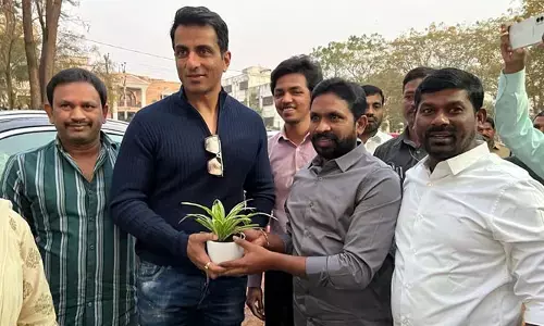 నేచర్ క్యూర్ ఆసుపత్రిని సందర్శించిన నటుడు Sonu Sood