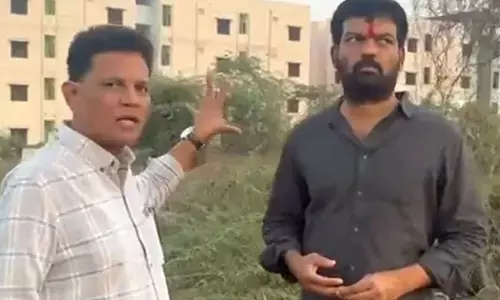 కట్టి నాలుగేళ్లైనా...పంపిణీకి నోచుకోలే! (వీడియో)