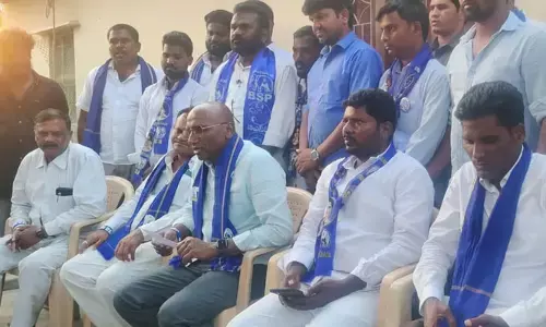 ప్రజల సొమ్ముతో ప్రచారం చేస్తవా కేసీఆర్...? : RS Praveen Kumar
