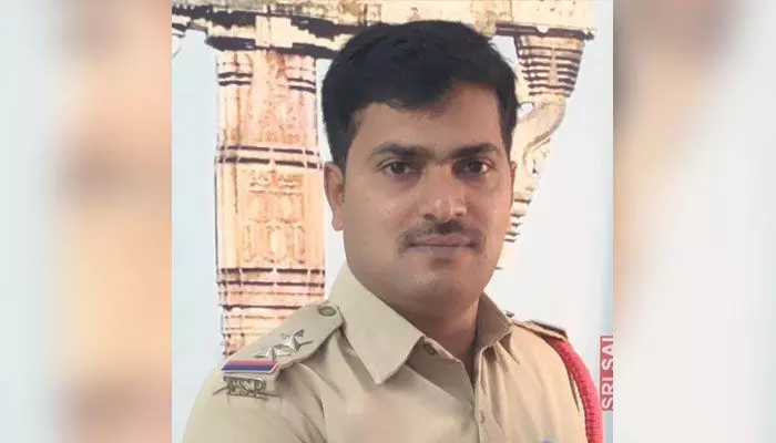 వరంగల్ కమిషనరేట్ పరిధిలో మరో ఎస్సై సస్పెన్షన్ వరంగల్ కమిషనరేట్ పరిధిలో మరో ఎస్సై సస్పెన్షన్