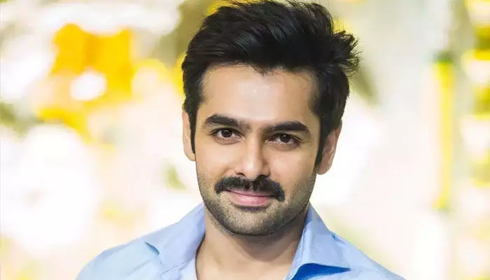 ఆ కారణంతోనే రామ్ పోతినేని పెళ్లి చేసుకోవట్లేదా? ఆ కారణంతోనే రామ్ పోతినేని పెళ్లి చేసుకోవట్లేదా?