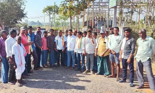 24 గంటల విద్యుత్ మాటల వరకేనా..? విద్యుత్ కోతలతో ఎండుతున్న పంటలు..