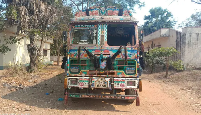 యధేచ్చగా జీరో ఇసుక లారీలు..పట్టించుకోని అధికారులు