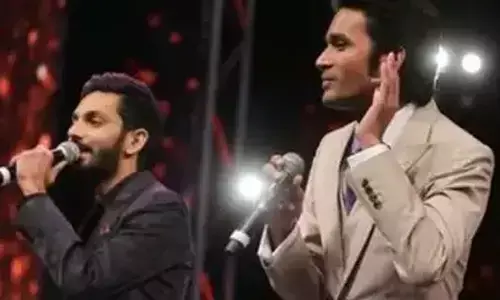 స్టేజ్‌పై పాట పాడి మెప్పించిన ధ‌నుష్