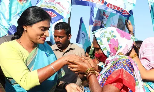 కేసీఆర్ పెద్ద మోసగాడు : వైఎస్ షర్మిల