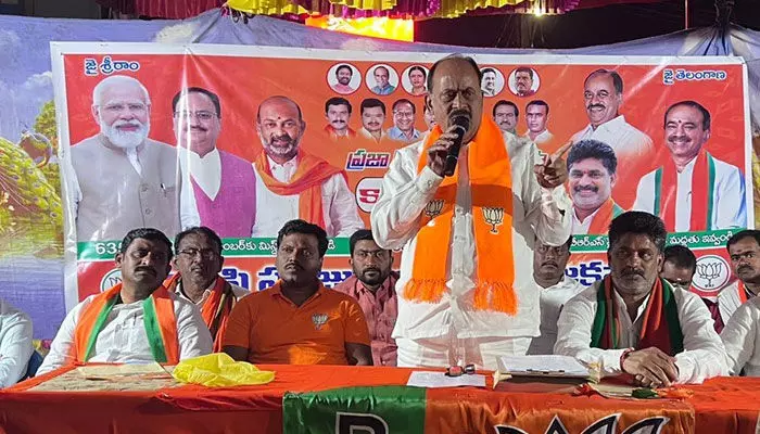 కేసీఆర్ ప్రభుత్వ వైఫల్యాలను ఎండగట్టాలి : మాజీ ఎమ్మెల్యే రేవూరి ప్రకాష్ రెడ్డి కేసీఆర్ ప్రభుత్వ వైఫల్యాలను ఎండగట్టాలి : మాజీ ఎమ్మెల్యే రేవూరి ప్రకాష్ రెడ్డి