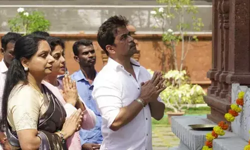 Kalvakuntla Kavitha :నటుడు నిర్మించిన దేవాలయాన్ని సందర్శించిన ఎమ్మెల్సీ