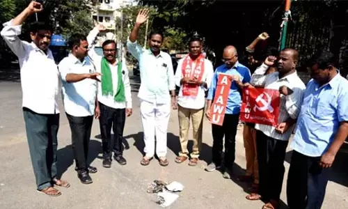 కేంద్ర బడ్జెట్ ప్రతుల  దహనం
