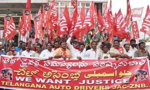 ఆటో డ్రైవర్స్ చలో అసెంబ్లీ ఉద్రిక్తత.. అక్కడి నుంచి ర్యాలీగా జేఏసీ నేతలు