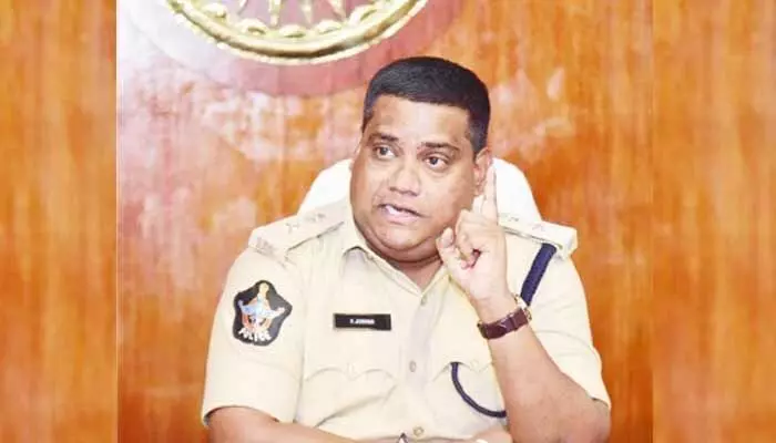 క్రమశిక్షణ కలిగిన అభ్యర్థులే పోలీస్ శాఖలో ప్రవేశించాలి: కృష్ణా జిల్లా ఎస్పీ క్రమశిక్షణ కలిగిన అభ్యర్థులే పోలీస్ శాఖలో ప్రవేశించాలి: కృష్ణా జిల్లా ఎస్పీ