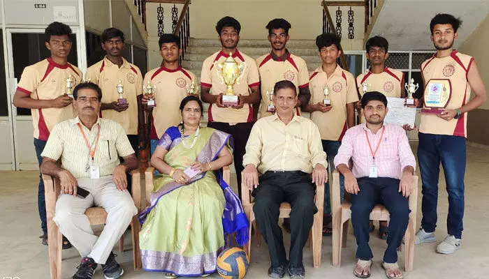 రాష్ట్ర స్థాయి వాలీబాల్ పోటీల్లో సాయిస్ఫూర్తి ప్రథమస్థానం రాష్ట్ర స్థాయి వాలీబాల్ పోటీల్లో సాయిస్ఫూర్తి ప్రథమస్థానం