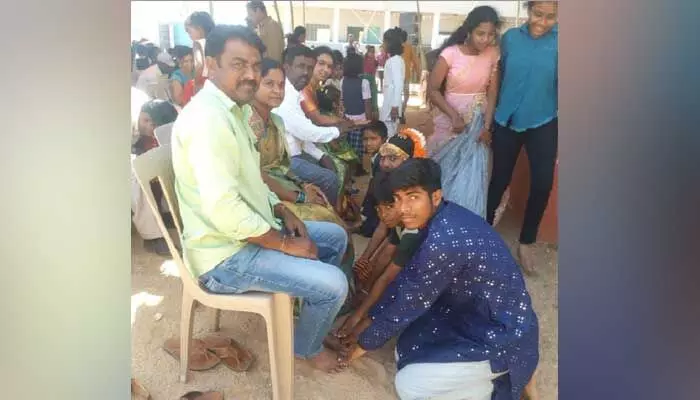 తల్లిదండ్రుల ఋణం తీర్చలేనిది.. తల్లిదండ్రుల ఋణం తీర్చలేనిది..