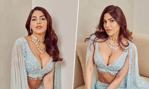 ఓర చూపులతో మత్తెక్కిస్తోన్న నిక్కీ తంబోలి..
