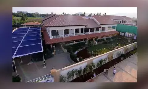 సీఎం క్యాంపు కార్యాలయం వద్ద ఉద్రిక్తత