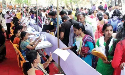 HYD: జాబ్‌మేళాలో కూలిన భారీ టెంట్.. పరుగులు తీసిన నిరుద్యోగులు