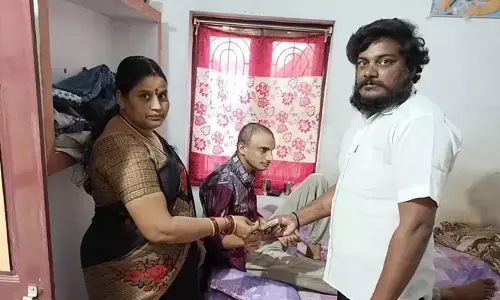 మానవత్వం చాటుకున్న చిన్ననాటి స్నేహితులు