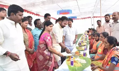 స్వచ్ఛ కార్మికులకు పాదపూజ