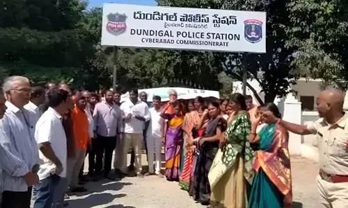 పార్క్ స్థలం కబ్జా.. ఫిర్యాదు చేసిన వాళ్లనే స్టేషన్ కు తరలింపు.. అసలు ఏం జరిగిందంటే..