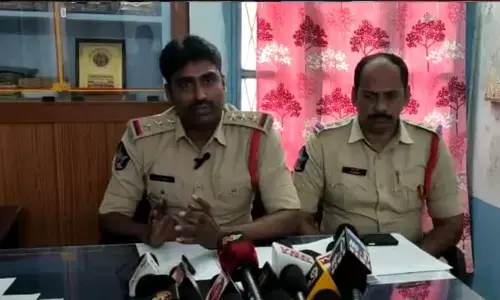 బ్లాక్ మెయిలింగ్ కు పాల్పడితే కఠిన చర్యలు.. సీఐ శివ గణేశ్