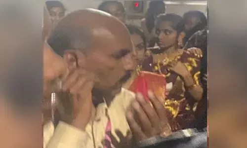లెక్చరర్ పై గుర్తు తెలియని వ్యక్తి దాడి