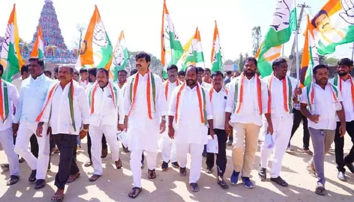 ఇచ్చిన హామీలను విస్మరించిన కేంద్ర, రాష్ట్ర ప్రభుత్వాలు ఇచ్చిన హామీలను విస్మరించిన కేంద్ర, రాష్ట్ర ప్రభుత్వాలు