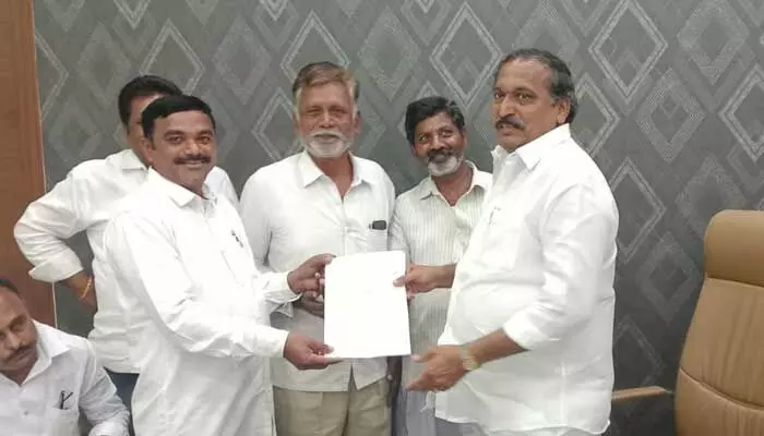RSC Demands: తీగల వంతెన వద్దు.. బ్రిడ్జి కమ్ బ్యారేజీ కావాలి RSC Demands: తీగల వంతెన వద్దు.. బ్రిడ్జి కమ్ బ్యారేజీ కావాలి