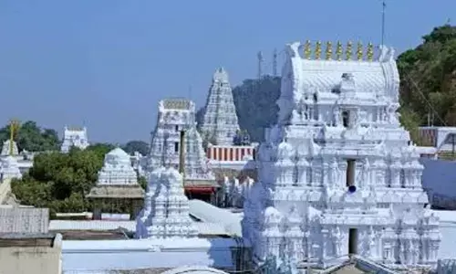 సమన్వయ లోపం.. భక్తులకు శాపం