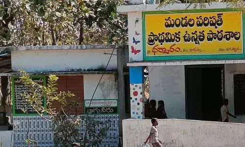 సంతకం రిజిస్టర్‌లో .. సారేమో జాతరలో..?