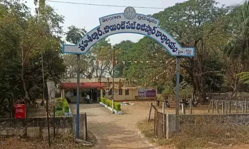 మైనర్ బాలికలకు కల్యాణ లక్ష్మిని మంజూరు చేసిన అధికారులు...?