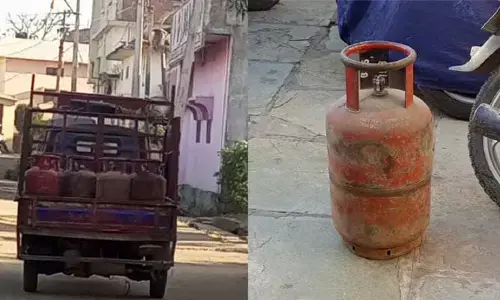 నిబంధనలు గాలికేనా..తీరుమారని గ్యాస్ ఏజెన్సీల పనితీరు..