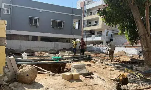పార్కులు కబ్జా... పైగా తేలు కుట్టిన దొంగల్లా తమకు తెలయదంటూ దాటవేత!