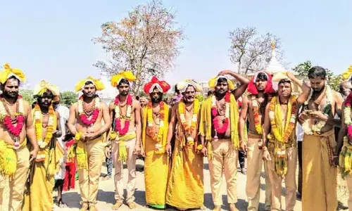 శ్రీ శైలానికి పాదయాత్రతో శివస్వాములు..