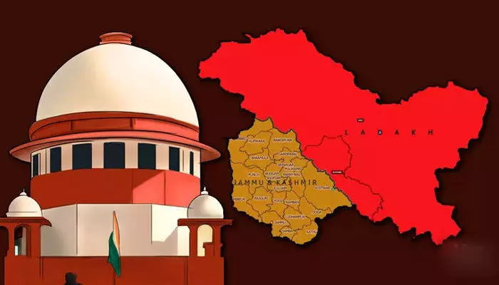 జమ్మూ కాశ్మీర్ డీలిమిటేషన్ పిటిషన్ను కొట్టేసిన సుప్రీంకోర్టు జమ్మూ కాశ్మీర్ డీలిమిటేషన్ పిటిషన్ను కొట్టేసిన సుప్రీంకోర్టు