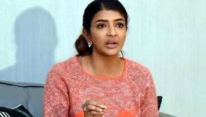 గుడికి వచ్చినప్పుడు పర్సనల్ విషయాలు మాట్లాడోద్దు? మంచు లక్ష్మీ ఫైర్ గుడికి వచ్చినప్పుడు పర్సనల్ విషయాలు మాట్లాడోద్దు? మంచు లక్ష్మీ ఫైర్