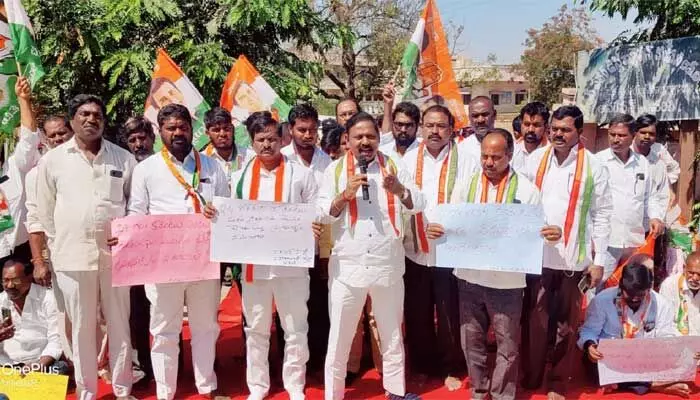 వ్యవసాయానికి 24 గంటల విద్యుత్ ఉత్తిమాటే : డీసీసీ అధ్యక్షుడు టి.రామ్మోహన్ రెడ్డి వ్యవసాయానికి 24 గంటల విద్యుత్ ఉత్తిమాటే : డీసీసీ అధ్యక్షుడు టి.రామ్మోహన్ రెడ్డి