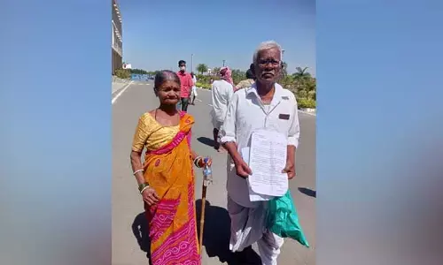 కన్న కొడుకులు కాదంటున్నారయ్యా... మాకు మీరే దిక్కు ..