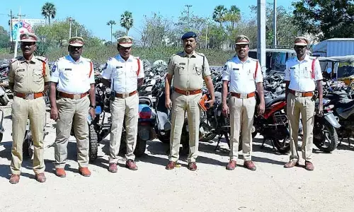 నెంబర్ ప్లేట్స్ లేని 348 వాహనాలు సీజ్..